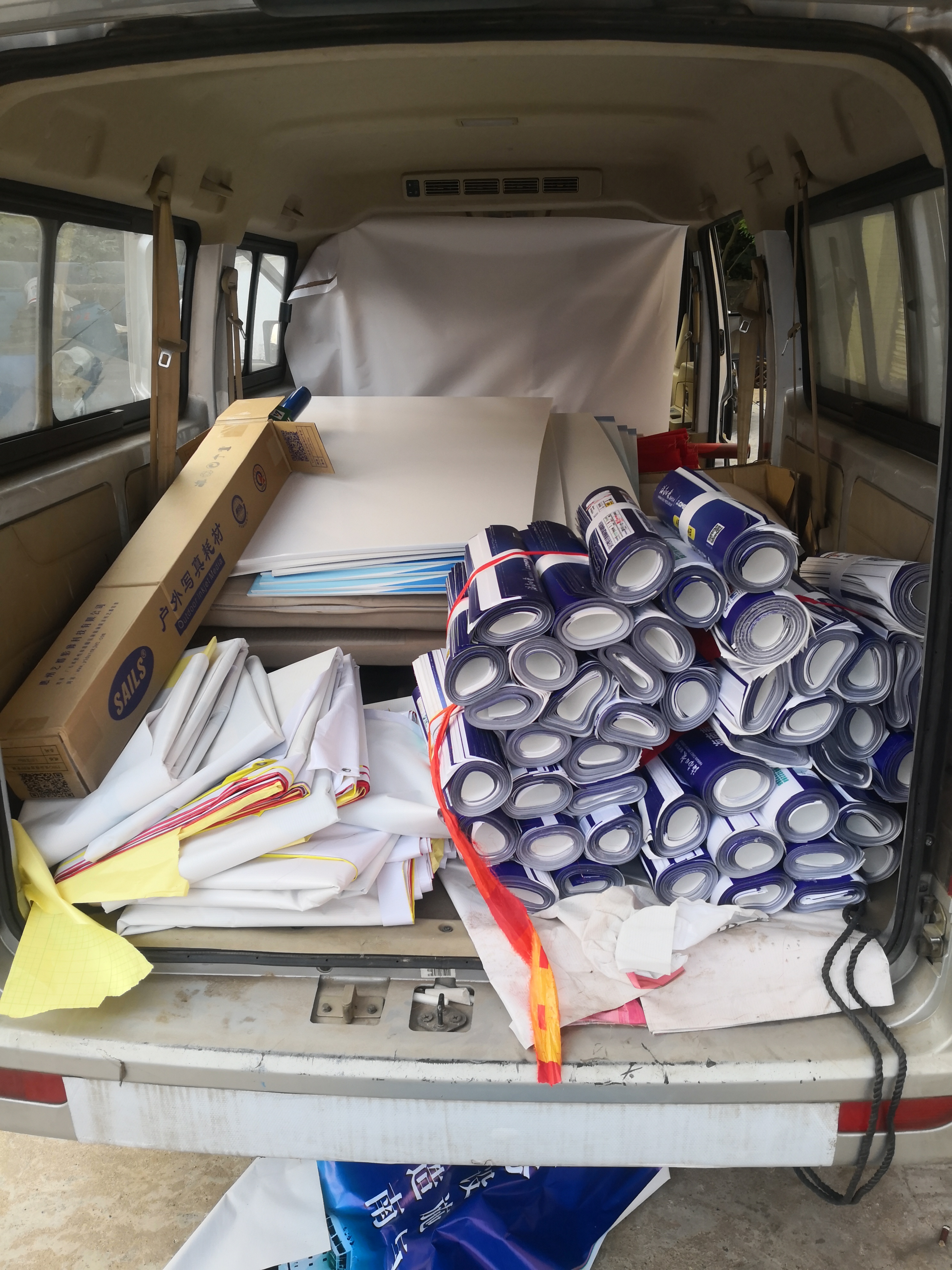 专业广告制作全解析 从高清户外喷绘到不干胶加工，一站式解决方案